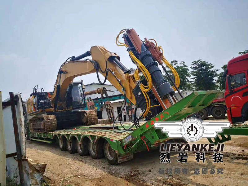 PL2000液壓漲裂石機發(fā)往客戶現(xiàn)場